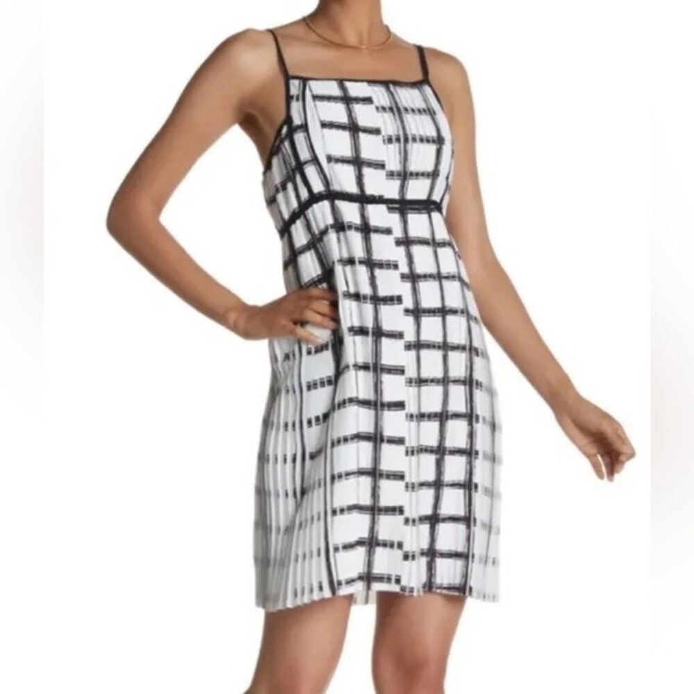 Max Studio NWOT Women's Accordion Pleats Crepe Windowpane Square Neck Dress M